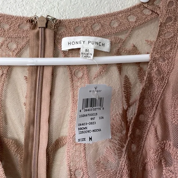 Honey Punch lace maxi dress - Picture 6 of 8